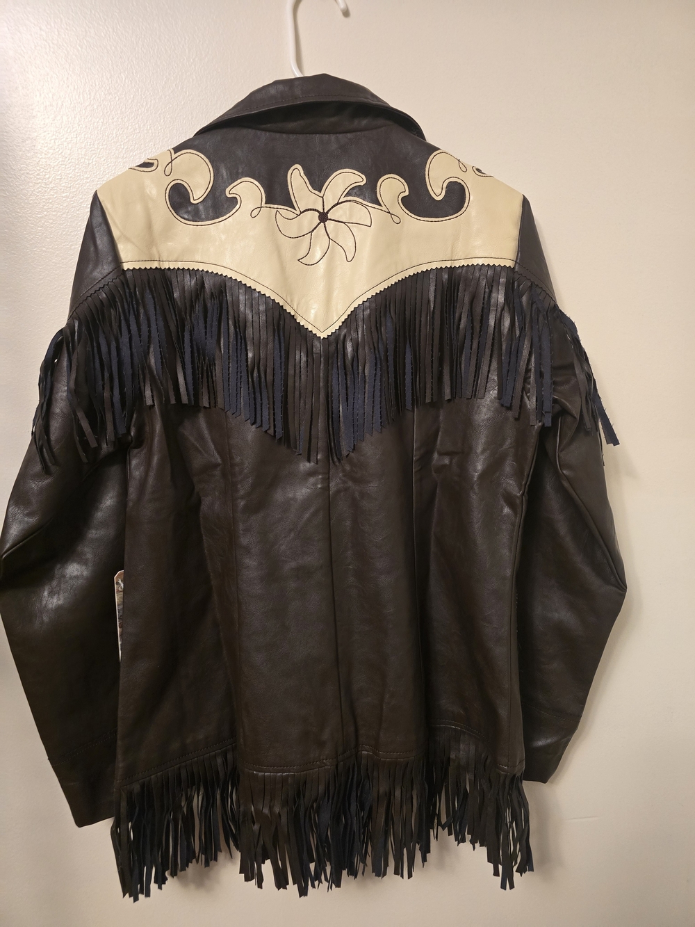 RARE NWT Wrangler Lainey Wilson Dark Brown Leather Fringe Jacket with Cream Yoke - Picture 2 of 7